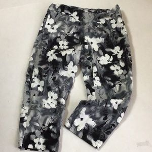 Style-Rite Floral Stretch CapriSize M